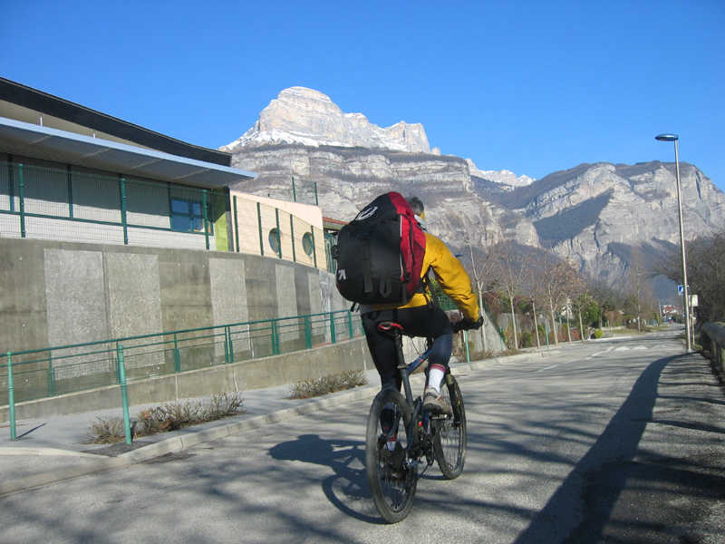 à vélo vers Lumbin...