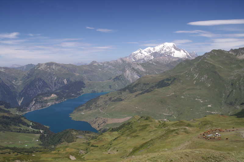 le lac de Roselend et le Mont-Blanc