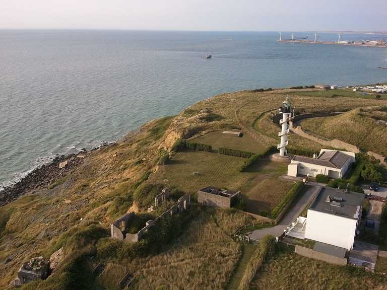 10 Phare et fortifications