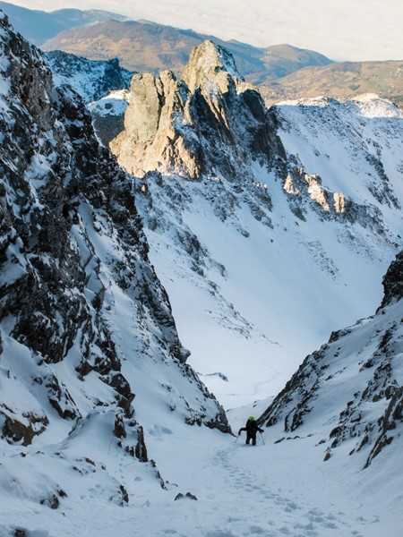 Le début du couloir avec les arrêtes du Loup en arrière plan