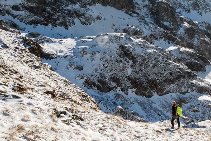 La descente à pied (pourquoi il a pris son parapente ?)