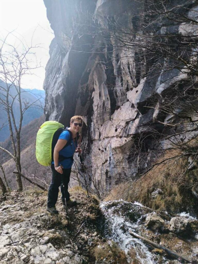 en haut de la cascade