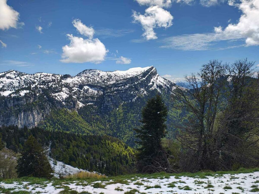 Plateau de la dent encore enneigé