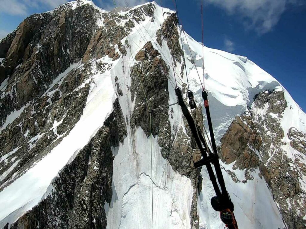 Face Est du Mont Blanc, Grand pilier d'angle